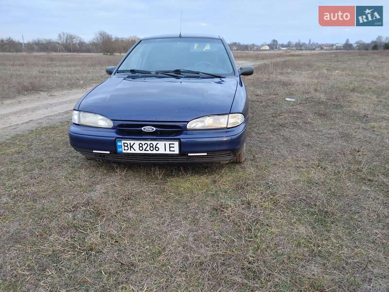 Ліфтбек Ford Mondeo 1994 в Луцьку