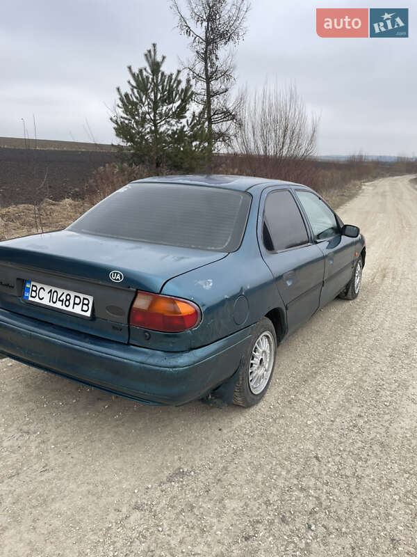 Седан Ford Mondeo 1993 в Городке
