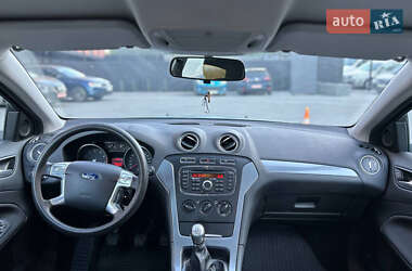 Седан Ford Mondeo 2012 в 