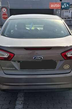 Седан Ford Mondeo 2012 в 