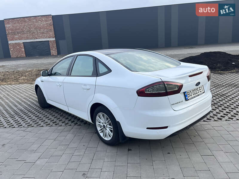Седан Ford Mondeo 2012 в Хмельницком