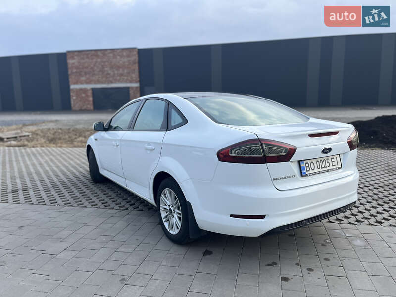 Седан Ford Mondeo 2012 в Хмельницком