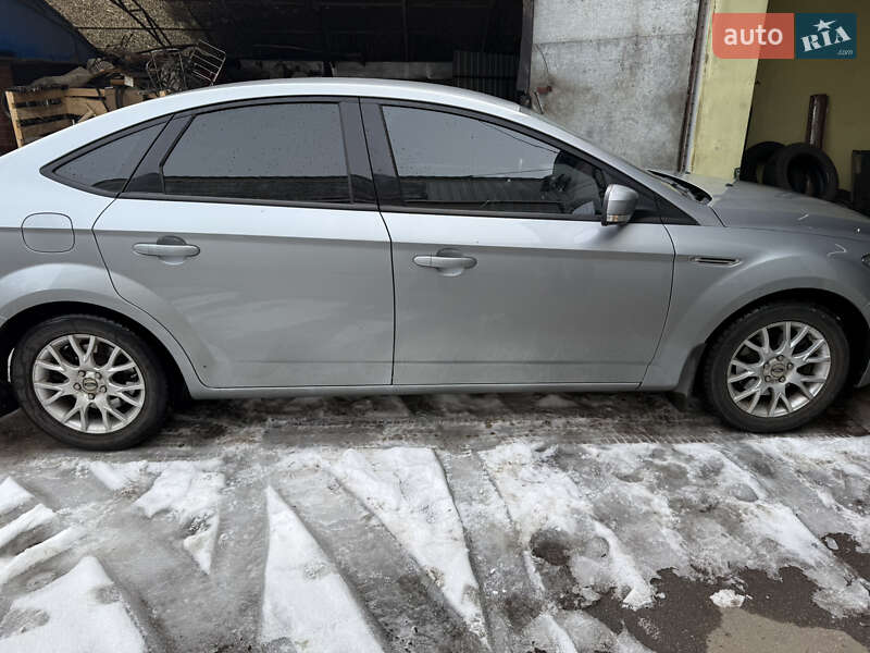 Седан Ford Mondeo 2012 в 