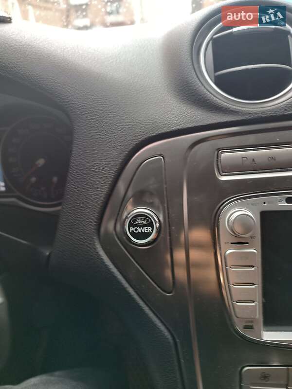 Лифтбек Ford Mondeo 2010 в Изяславе
