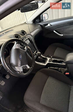 Седан Ford Mondeo 2012 в 