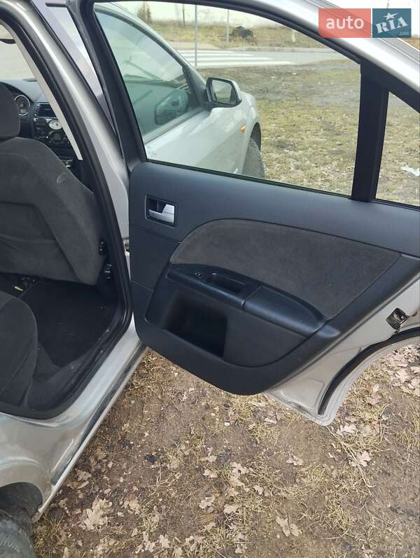 Седан Ford Mondeo 2002 в Новояворовске фото 12 Седан Ford Mondeo 2002 в Новояворовске