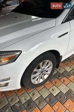 Седан Ford Mondeo 2012 в 