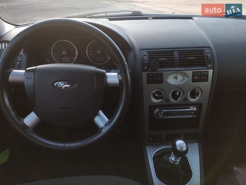 Седан Ford Mondeo 2002 в Сквире