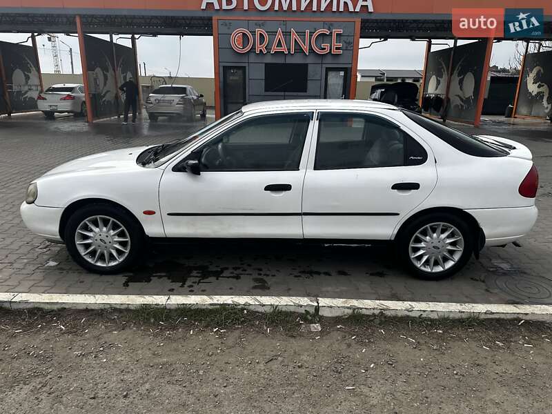 Ліфтбек Ford Mondeo 1997 в 