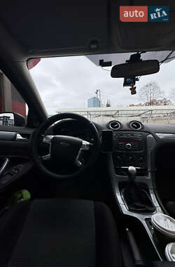 Седан Ford Mondeo 2012 в 