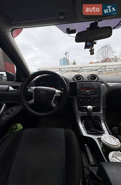 Седан Ford Mondeo 2012 в 
