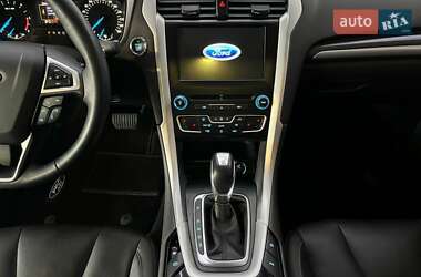 Седан Ford Mondeo 2016 в 
