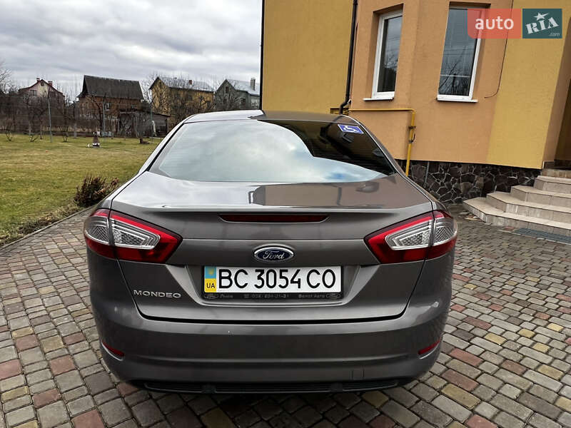 Седан Ford Mondeo 2011 в Стрию