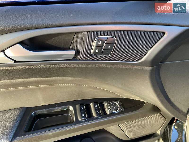 Седан Ford Mondeo 2016 в Львове