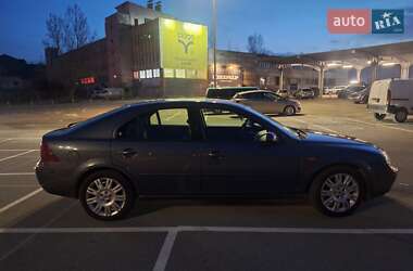 Лифтбек Ford Mondeo 2001 в 