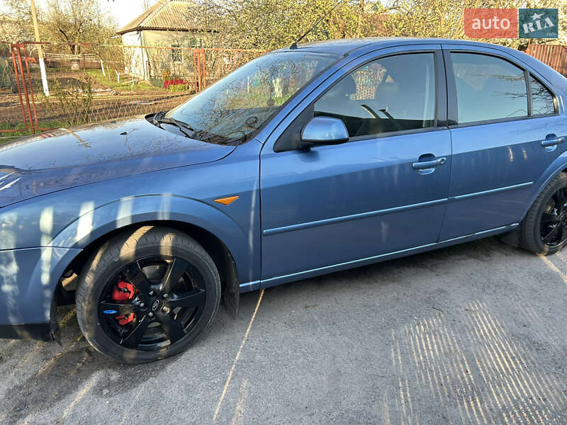 Лифтбек Ford Mondeo 2002 в 
