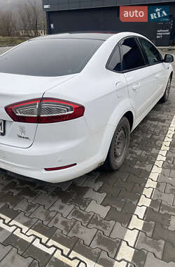 Седан Ford Mondeo 2012 в 