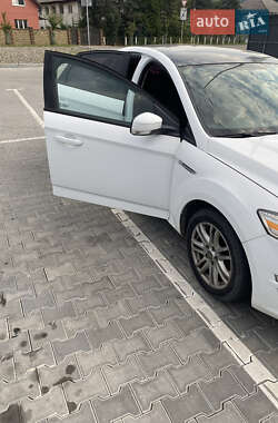 Седан Ford Mondeo 2012 в 