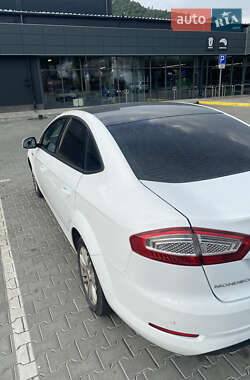 Седан Ford Mondeo 2012 в 