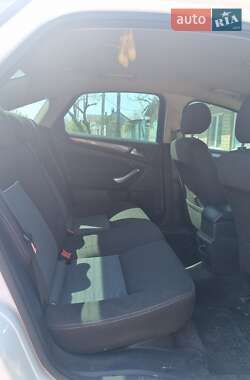 Седан Ford Mondeo 2012 в 