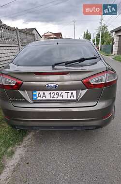 Седан Ford Mondeo 2014 в 