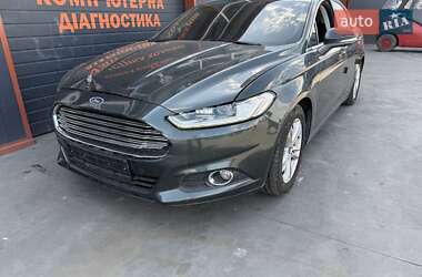 Седан Ford Mondeo 2015 в Львове