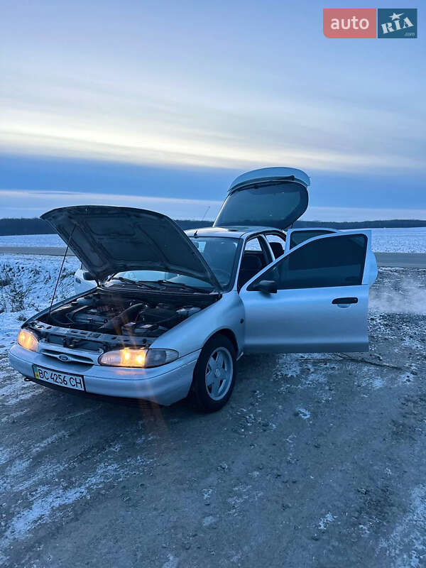 Лифтбек Ford Mondeo 1994 в Буске