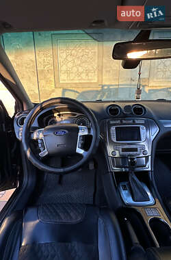 Седан Ford Mondeo 2010 в 