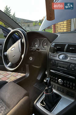 Седан Ford Mondeo 2004 в 