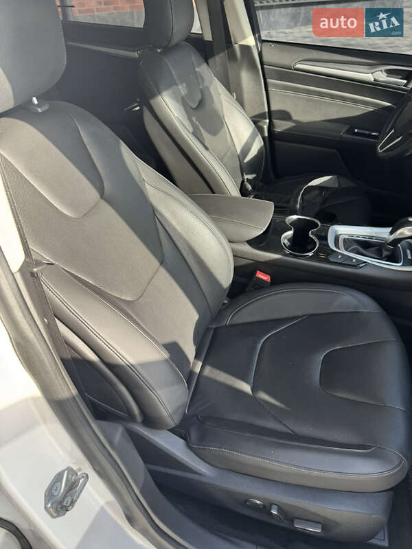 Седан Ford Mondeo 2015 в Миргороде