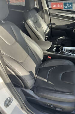 Седан Ford Mondeo 2015 в 