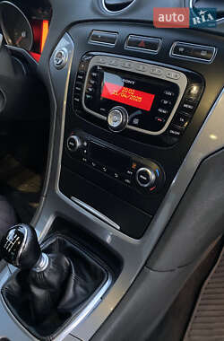 Седан Ford Mondeo 2012 в 