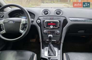 Седан Ford Mondeo 2012 в 