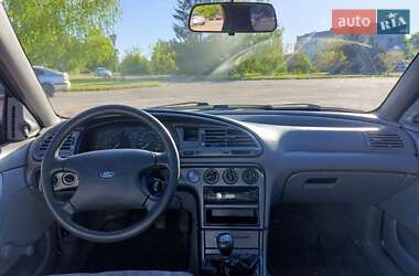 Лифтбек Ford Mondeo 1993 в 