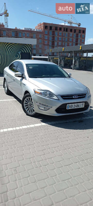 Седан Ford Mondeo 2012 в 
