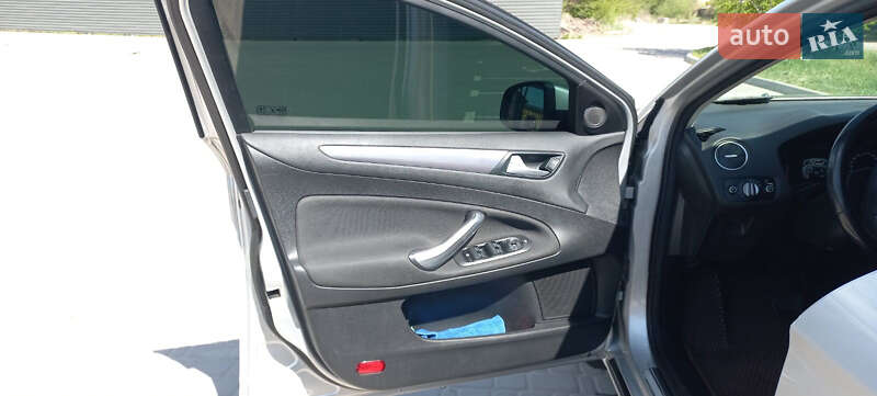 Седан Ford Mondeo 2012 в Ирпене