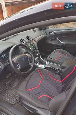 Седан Ford Mondeo 2012 в 