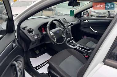 Седан Ford Mondeo 2012 в 