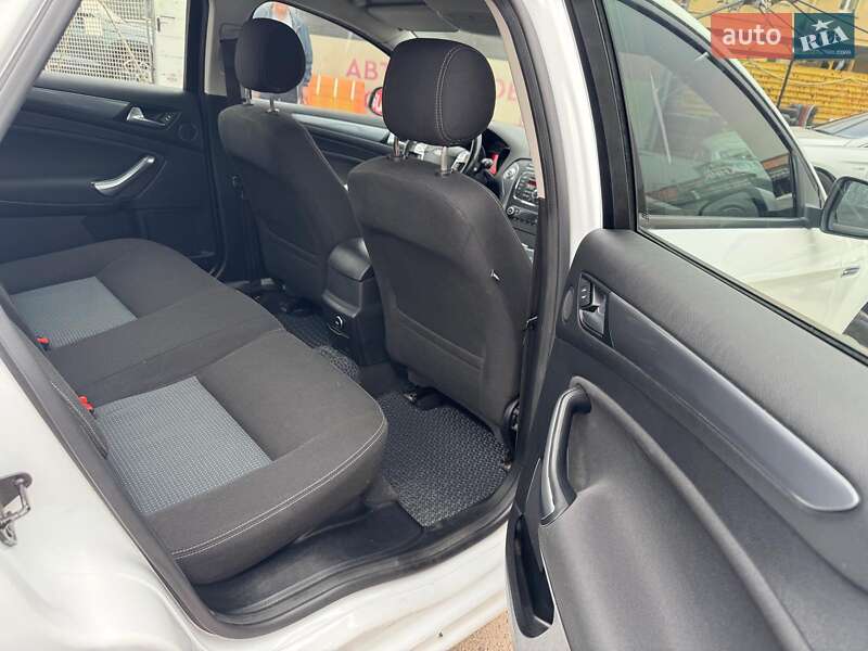Седан Ford Mondeo 2012 в Запоріжжі