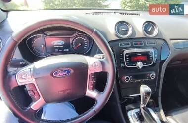 Седан Ford Mondeo 2012 в 