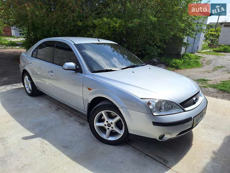 Лифтбек Ford Mondeo 2001 в 