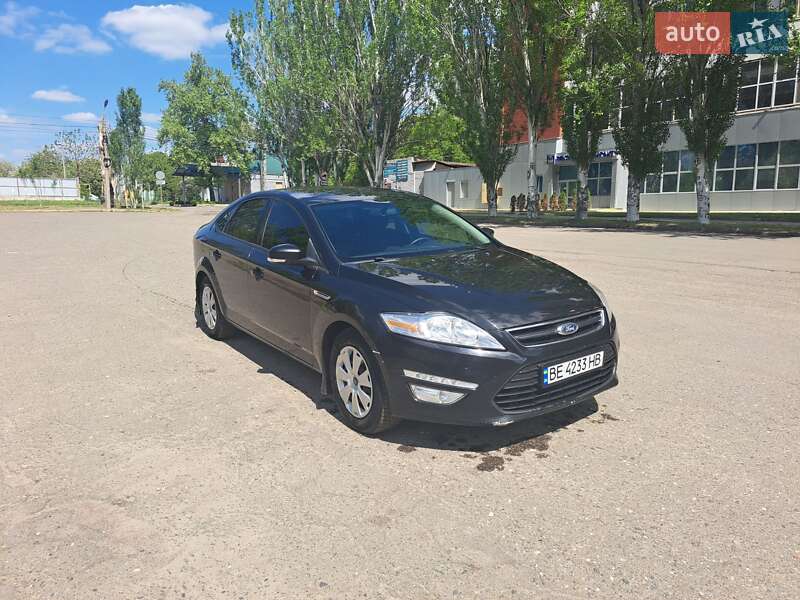 Лифтбек Ford Mondeo 2013 в 