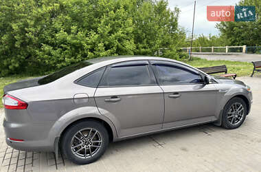 Седан Ford Mondeo 2012 в 