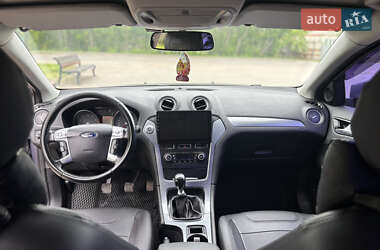 Седан Ford Mondeo 2012 в 