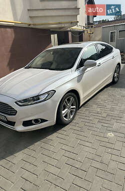 Седан Ford Mondeo 2015 в 