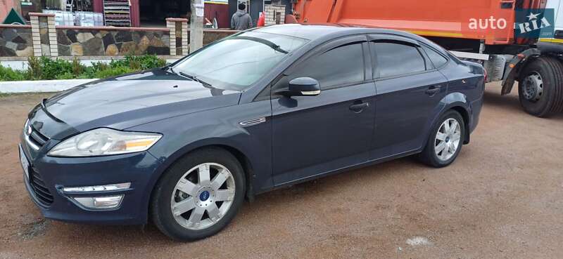 Седан Ford Mondeo 2011 в Коростене