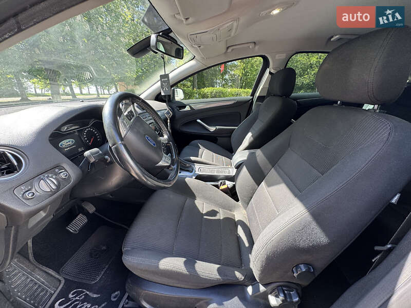 Седан Ford Mondeo 2012 в Гайвороне
