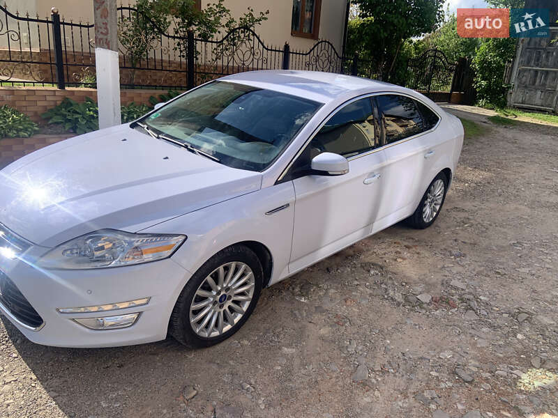 Седан Ford Mondeo 2013 в Старом Самборе