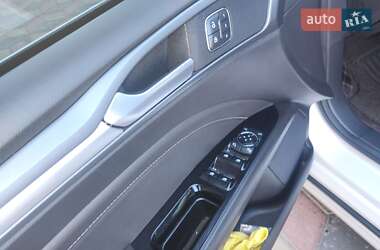 Седан Ford Mondeo 2015 в 