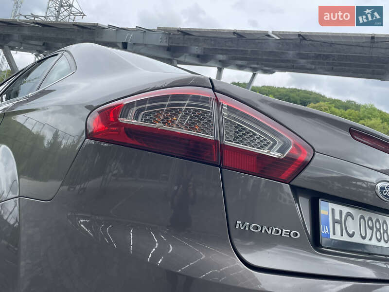 Лифтбек Ford Mondeo 2014 в Львове